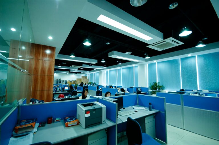 CFD Ventilation Explained - Modern office with cubicles and bright lighting